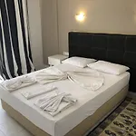 Otel Karadede