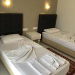 Otel Karadede