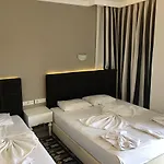 Karadede Otel